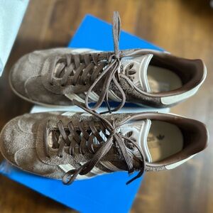 Adidas Gazelles Brown (Women’s 7)